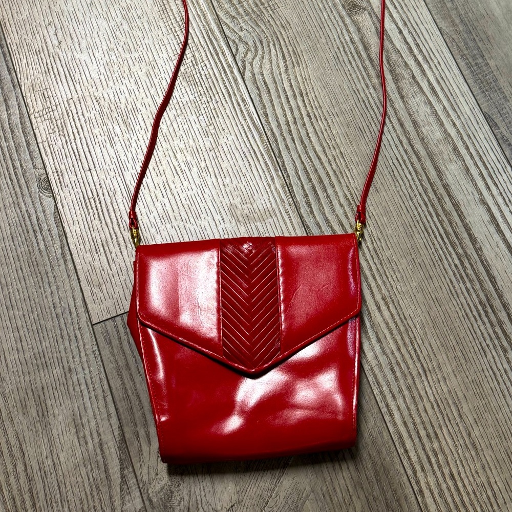 Vintage Mary Ann Rosenfelt red leather crossbody envelope purse gold hardware